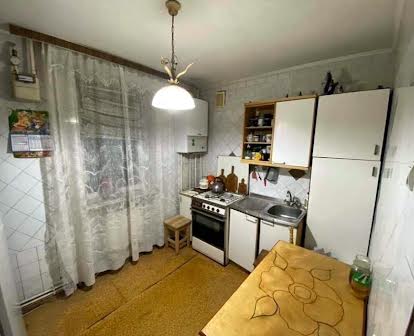 Продаж 4 кімнатної квартири Київська.