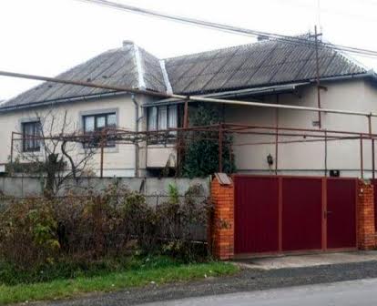 Продається будинок особняк на 2 сімї в Мукачево