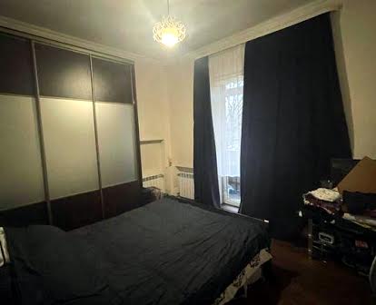 Продам 3-x комнатную квартиру пл. Защитников Украины