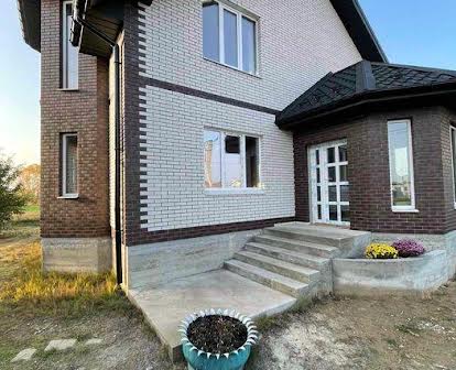 Продаж приватного будинку в селі  Красилівка