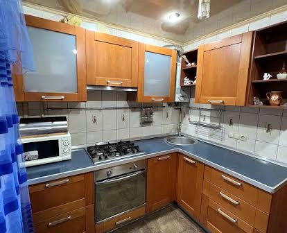 Продам 3 комнатную квартиру , метро Защитников Украины