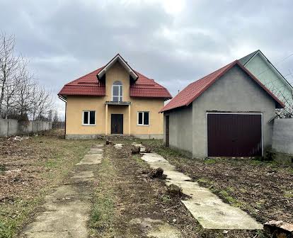 Продам цегляний двоповерховий будинок у м.Василькіа