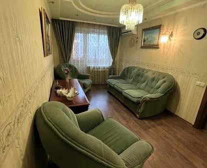 Продам 3-х комнатную квартиру Защитников Украины