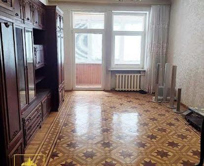 Продам   простору  трикімнатну   квартиру   у   Кременчуці