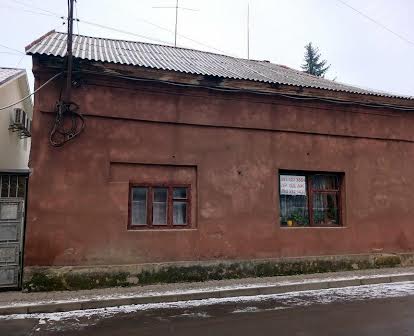 Продам будинок в центрі міста площа Корятовича
