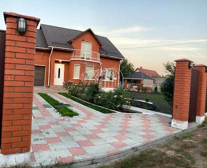 Продам  доглянутий будинок біля Києва
