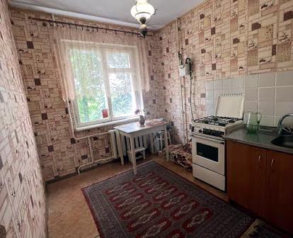 Продам 2 кімнатну квартиру вулиця Симбірцева .
