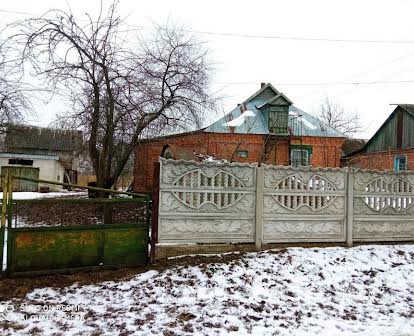 Продаю будинок із земельною ділянкою у селі Журбинці
