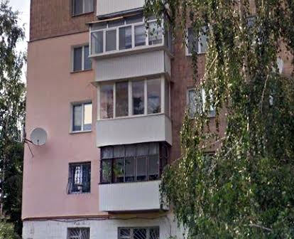 Продам 4кімн квартиру в центрі міста Кролевець 3 поверх