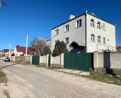 Продам житловий будинок в Бердичеві.
