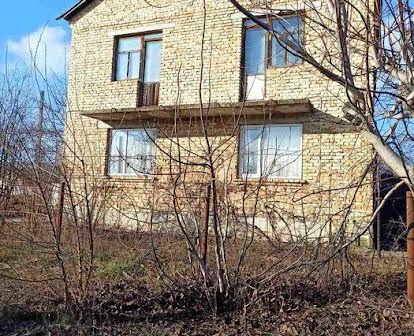 Продається двоповерховий будинок в м.Корсунь-Шевченківський
