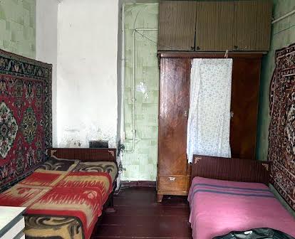 Квартира без зручностей в центрі по Монастирській