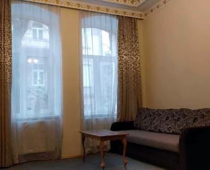 2-кімнатна квартира С.Бандери, в центрі Львова, недорого