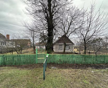 Будинок  в смт Романів