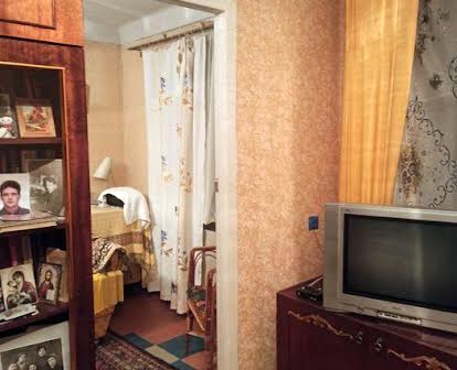 Срочная продажа  трёхкомнатной квартиры по улице Никопольская