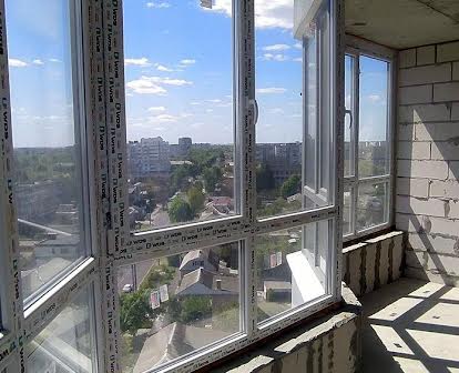 Панорамна 2-кімнатна квартира по Грушевського 110 в центрі міста!