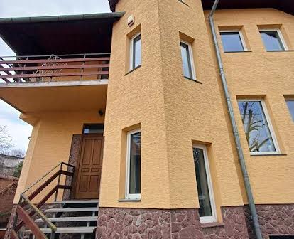 Продаж будинку на два поверхи 270 м кв + земля 3сотих вул Некрасова