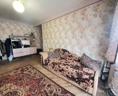 Продам 2-кімнатну квартиру вул. Дубровицька 5