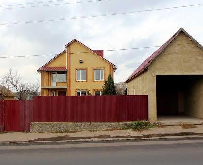 Продам шикарний будинок 240 м2, баня, літня кухня в центрі Жмеринки