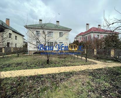 Продаж будинку в містечку  Чернобылець біля річки Дніпро 1 лінія.