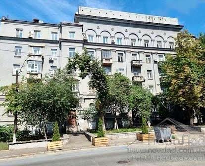 SAV Предлагается статусная 3-ком квартира 105 м2. в сталинке на Липках