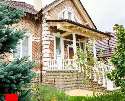 Продам красивый дом в направлении Конча-Заспа в элитном КГ "Конык"