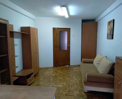 Власник продає двокімнатну квартиру Нивки вул.Турчина 7