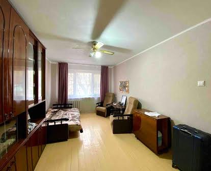 Продается двухкомнатная квартира на ЮТЗ. Раздельные комнаты.