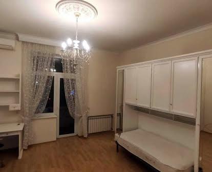 Продам трехкомнатную квартиру в Соломенском районе