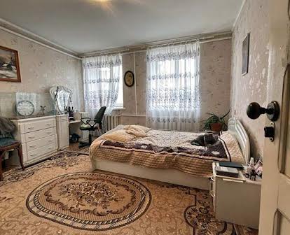 Продам велику 3-кімнатну квартиру в Старому місті + ГАРАЖ