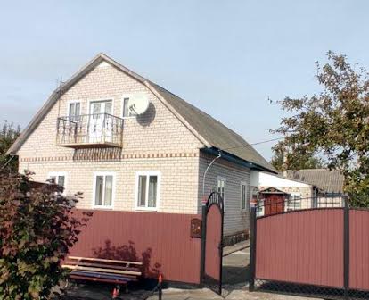 Продам капітальний будинок в с.Устимівка Крем р- ну Площа-90м2.Усі зру