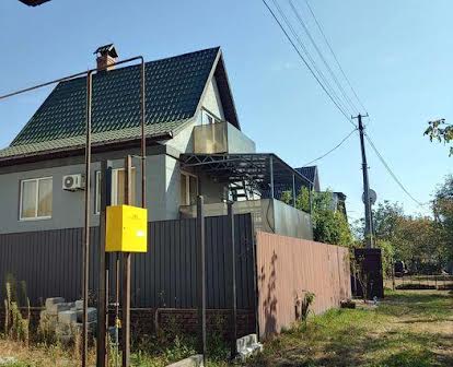 Продаж заміського будинку на березі Дніпра