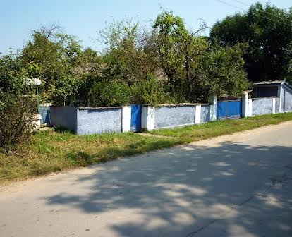 Продам земельный участок с домом,с.Ломачинцы(Черновцы,Новоднистровск)