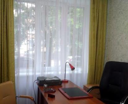 Квартира під офіс закритого типу, вул.Сахарова. Власник!