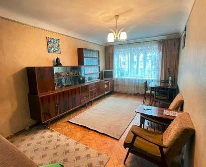 Продам 2 кiмнатну квартиру на пос. Жуковьского в цегляному будинку.