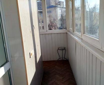 Продам 2 квартиру з ремонтом біля метро Гагаріна в цегляному будинку