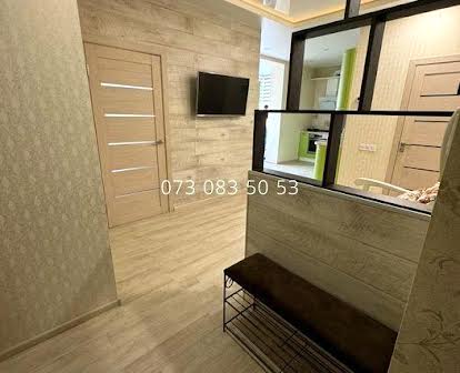 Квартира з дизайнерським ремонтом: кухня студія + окрема спальня