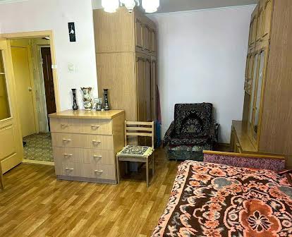 Продається 1 кімнатна квартира район Київська 9726