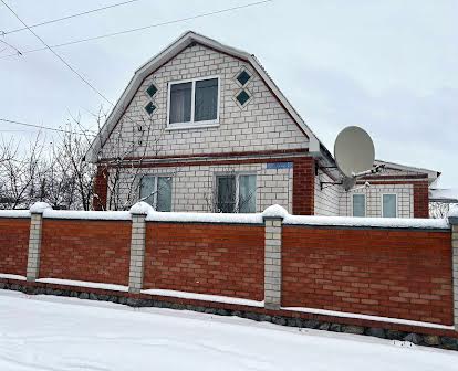 Продам будинок  в затишному місці селища  Андріївка