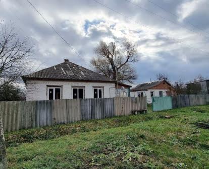 Будинок з літньою кухнею в  селі Гусарівка ( замінені вся вікна )