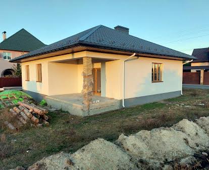 Новий будинок з терасою на Лукавиці, фасадна ділянка