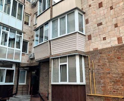 Продаю власну однокімнатну квартиру від Києва 1 км