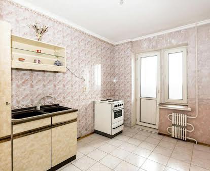 Продаж 4-кімнатної квартири в Олександрівському районі