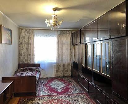 Продаю 2 кімнатну квартиру на Галини Петрової