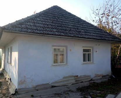 Продається будинок з госп. буд. в с. Карачківці, за 25 км від Кам-Под