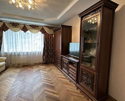 Продаж 3 - кімнатної квартири по вул. Тарнавського - ближній центр