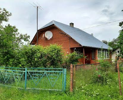 Продається будинок із земельною ділянкою у смт. Верхнє Синьовидне