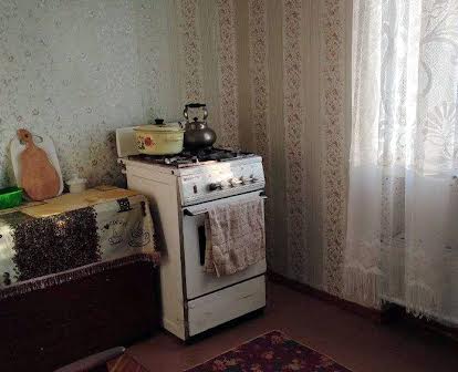 продам 1 комнатную квартиру в п.Слобожанское