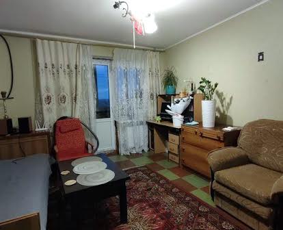 Продаємо 2 кімн квартиру Новомиколаївка