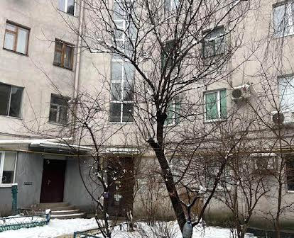 Двухкомнатная квартира с  новым  ремонтом  в центре  Харькова.